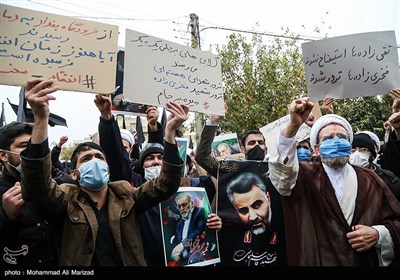 فریاد مرگ بر اسرائیل در محکومیت ترور شهید فخریزاده از مزار حاج قاسم طنینانداز شد