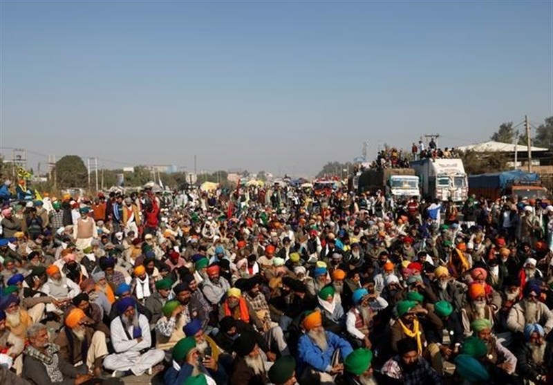 Indian Farmers Block Highway outside Delhi to Mark 100th Day of Protest