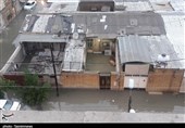 روزهای سخت مردم در مناطق آبگرفته بندر امام خمینی / این مردم غمخواری ندارند + فیلم