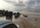 آبگرفتگی جاده ساحلی گناوه به بوشهر را مسدود کرد