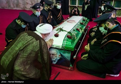مراسم تشییع شهید محسن فخری‌زاده در امامزاده صالح(ع)