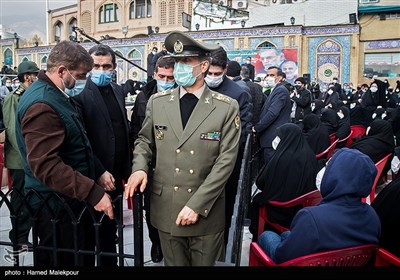 امیر سرتیپ حاتمی وزیر دفاع در مراسم تشییع و خاکسپاری شهید محسن فخری‌زاده - امامزاده صالح(ع)