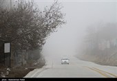 مه‌گرفتگی شدید در محور بروجرد به اراک/ تداوم بارش برف در گردنه‌های لرستان