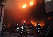 جدال 100 آتشنشان با حریق مهیب / آتشسوزی کارخانه شیرآلات مشهد مهار شد