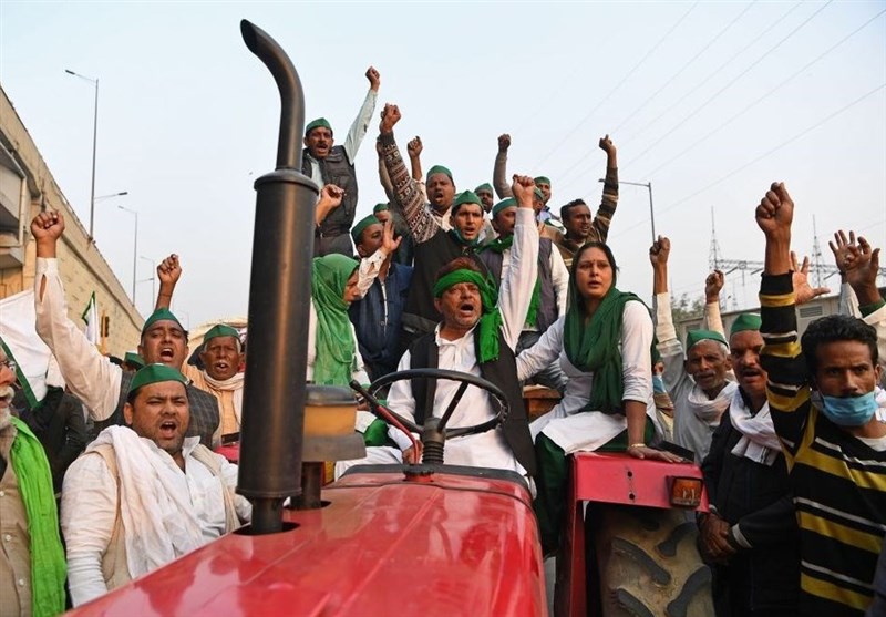 Thousands of Indian Farmers Protest New Agriculture Laws (+Video)