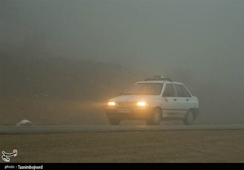 مه شدید در جاده‌های استان ایلام/ دید افقی به کمتر از 50متر کاهش یافت