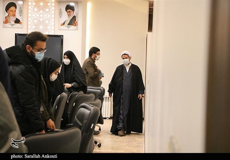 دانشجویان کرمانی دغدغه‌های خود را با نماینده ولی‌فقیه در استان مطرح کردند + تصویر