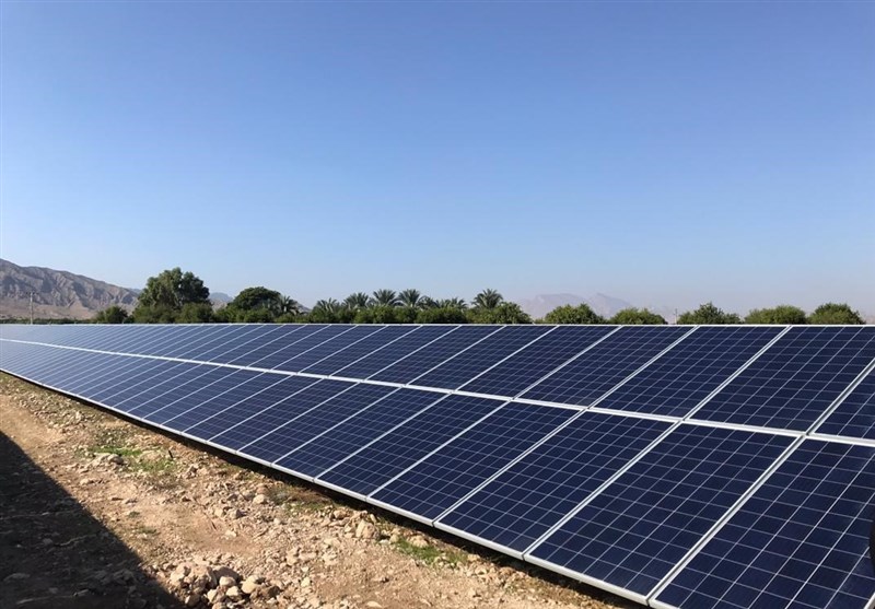 11 نیروگاه خورشیدی همزمان با دهه فجر در کاشان افتتاح شد