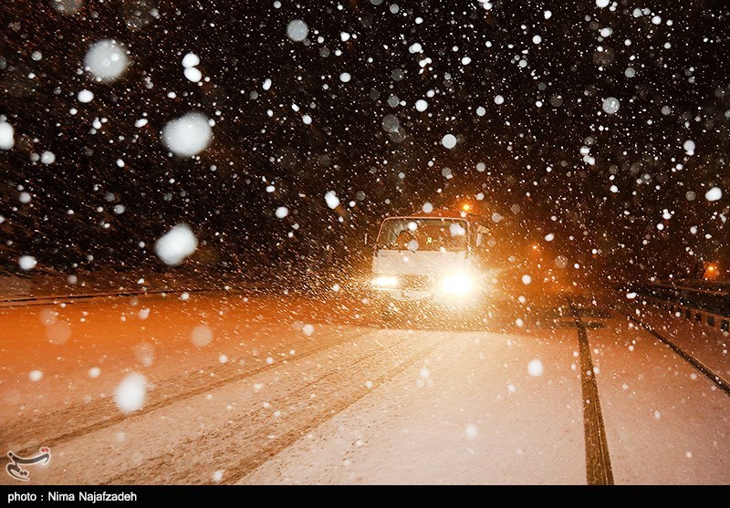 40سانتیمتر برف در گردنه‌های شهرستان کوهرنگ؛ &quot;عسل‌کشان&quot; مسدود است