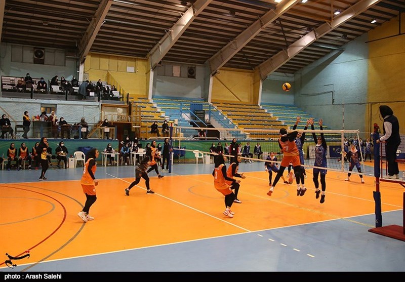 مسابقه والیبال بانوان شهرداری قزوین و سایپای تهران به روایت تصاویر