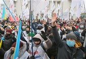 اعتراض گروهی از مردم اوکراین به محدودیت‌های شدید کرونایی