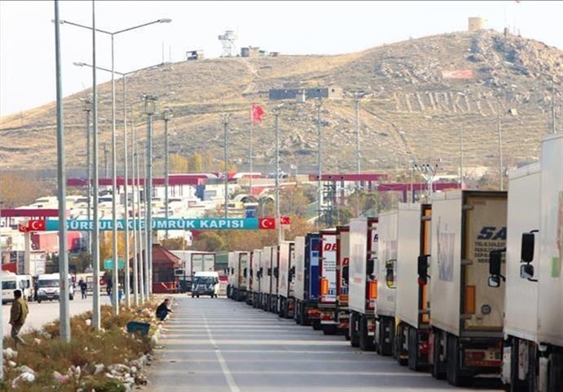 گلایه رانندگان از صف چند کیلومتری در مرز بازرگان/ گمرک: ترکیه و نخجوان عامل اصلی صف کامیون‌های ایرانی هستند