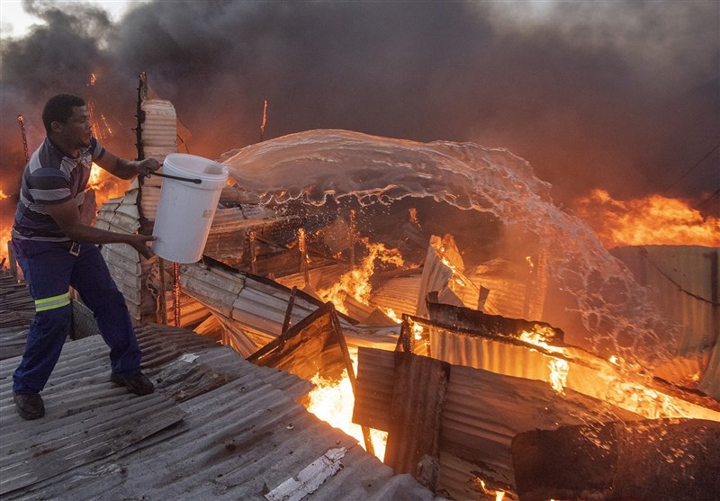 Hundreds of Homes Destroyed in Devastating Fire in South Africa (+Video)