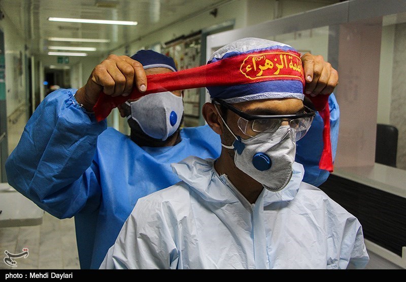 گروه جهادی طلایه‌داران انقلاب اسلامی در کرمانشاه داوطلبانه همراه کادر درمانی خدمات رسانی می‌کنند