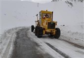 نخستین بارش برف در مناطق سردسیری کهگیلویه و بویراحمد راه ارتباطی 15 روستا را مسدود کرد
