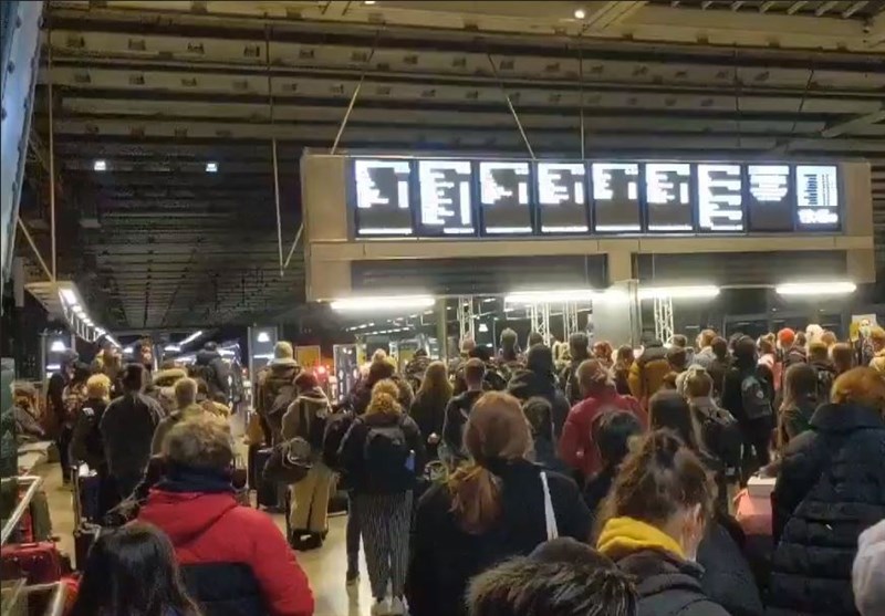Mass Exodus As Desperate Families Flee London ahead of Christmas Lockdown (+Video)