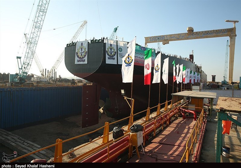 به آب‌اندازی نفتکش غول‌پیکر 113 هزار تنی افراماکس در بوشهر به روایت تصویر