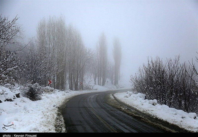 بارش برف در محورهای سپیدان و کازرون؛ تمام محورهای استان باز است