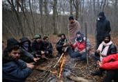 Thousands of Migrants Left without Shelter After Bosnia Camp Burned Down