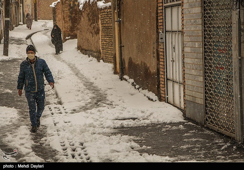 نگاه ملتمسانه مردم به شهرداری/چرا برای برف‌روبی و نمک‌پاشی کوچه و خیابان‌های شهر کاری نمی‌کنید؟