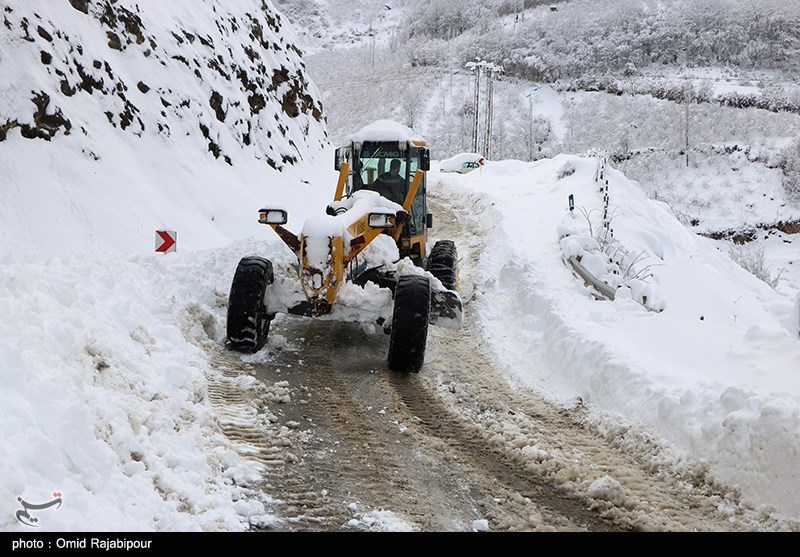 راه ارتباطی 180روستا و محورهای مواصلاتی استان کردستان درپی بارش برف مسدود شد/ بازگشایی گردنه &quot;ژالانه&quot;