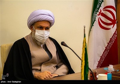 امام جمعه شیراز: اروپاییها به تعهداتشان پایبند نیستند/ مدیران بدون دلسردی محکم پای کار باشند