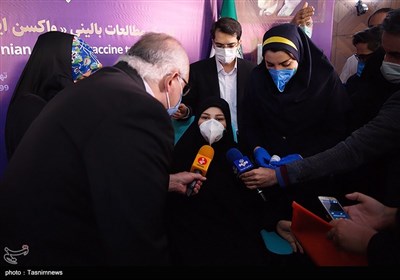 طیبه مخبر دختر رئیس ستاد اجرایی فرمان امام(ره) اولین داوطلب تست واکسن ایرانی کرونا