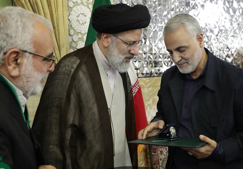 هجر حبیب| ناگفته‌هایی از مراسم روز اهدای حکم خادمی امام رضا(ع) به حاج قاسم/ "گویی عاشق به وصال معشوق رسیده بود"