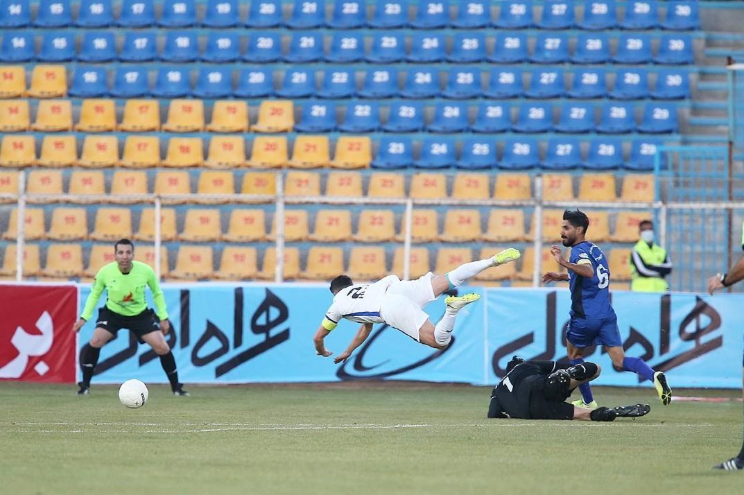 تیم فوتبال استقلال , تیم فوتبال گل‌گهر سیرجان , 