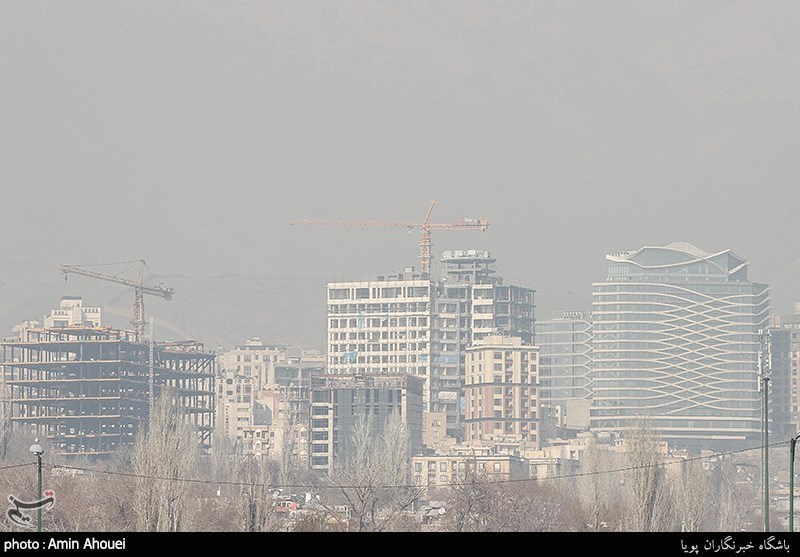 وضعیت آلودگی هوای تهران 1401/09/05؛ هوای &quot;ناسالم برای گروه‌های حساس&quot; در روز بارانی پایتخت