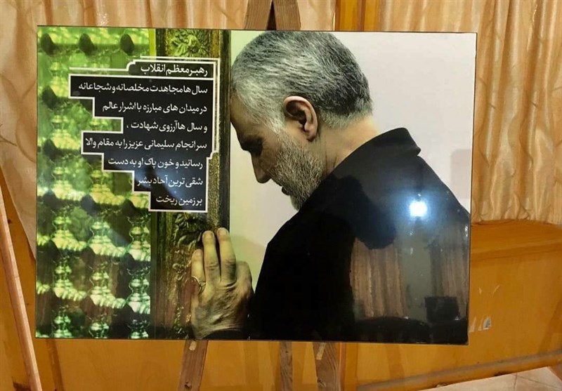 افغانستان| برگزاری نمایشگاه عکس شهید سلیمانی در «مزارشریف» + عکس