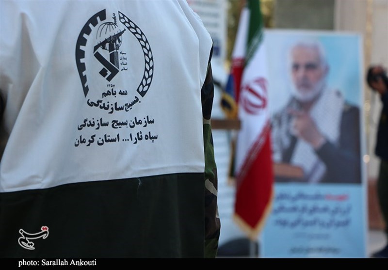 اعزام گروه‌های جهادی به مناطق محروم کشور از جوار مزار شهدای گمنام کرمان به روایت تصویر
