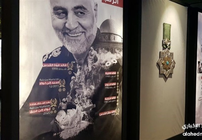 نمایشگاه عکس و زندگی‌نامه «شهید سلیمانی» در لبنان افتتاح شد+ تصاویر