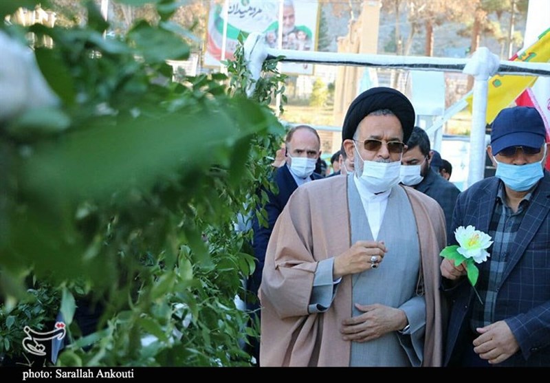 حضور وزیر اطلاعات در گلزار شهدای کرمان به روایت تصویر