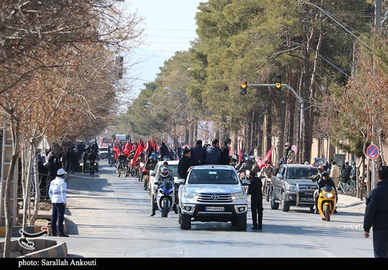راهپیمایی باشکوه خودرویی یوم‌الله 22 بهمن در دیار شهید سلیمانی آغاز شد
