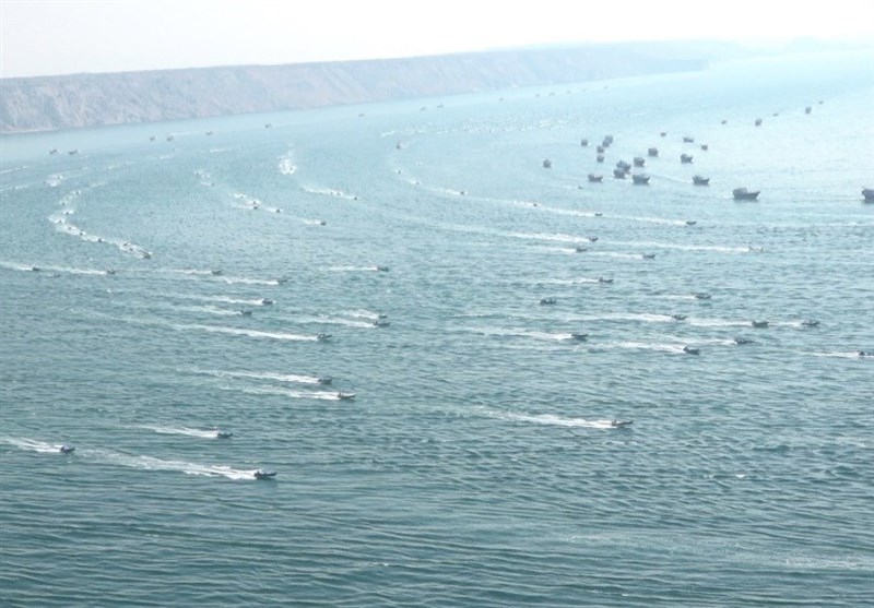 رژه اقتدار 700 شناور بسیج دریایی بیخ گوش آمریکایی‌ها و سعودی‌ها / آمادگی همیشگی سپاه برای حراست از خلیج فارس + تصاویر