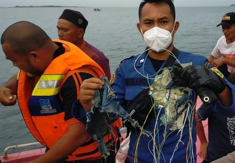 Debris Found during Operation to Locate Missing Boeing Jet in Indonesia (+Video)