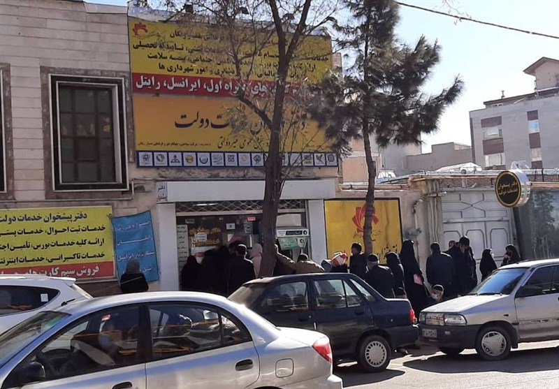 وضعیت زرد و شکننده استان زنجان/ صف‌های کرونایی دفاتر پیشخوان ‌همچنان ادامه‌دار است‌