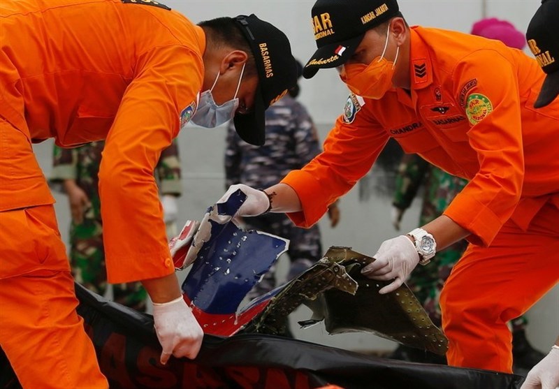 Search, Rescue Efforts Underway As Indonesian Divers Find More Plane Parts (+Video)