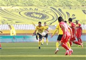 لیگ برتر فوتبال| برتری سپاهان و صنعت نفت مقابل حریفان در نیمه اول