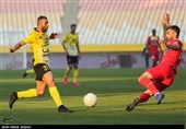 پیروزی یک گله سپاهان مقابل پیکان در پایان نیمه نخست