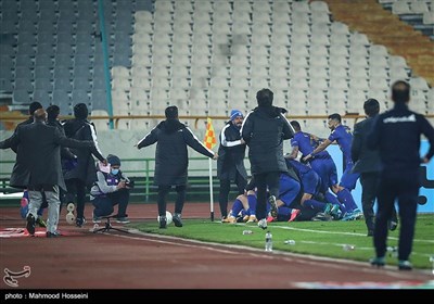 دیدار تیم‌های فوتبال استقلال و پرسپولیس