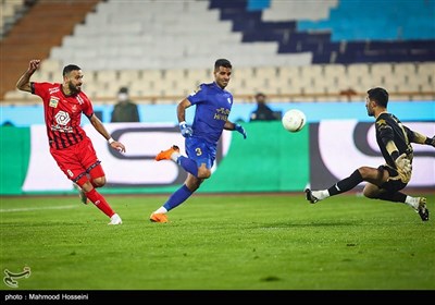 دیدار تیم‌های فوتبال استقلال و پرسپولیس