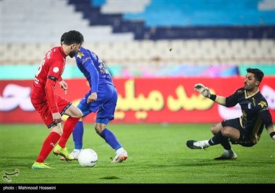 دیدار تیم‌های فوتبال استقلال و پرسپولیس