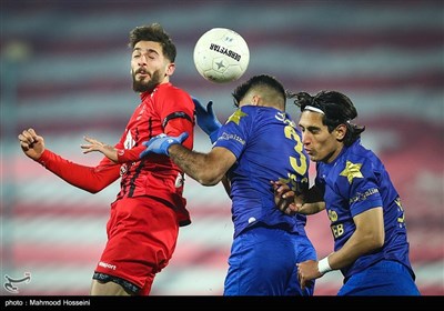 دیدار تیم‌های فوتبال استقلال و پرسپولیس