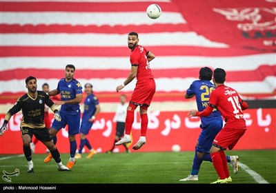 دیدار تیم‌های فوتبال استقلال و پرسپولیس