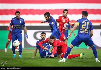 دیدار تیم‌های فوتبال استقلال و پرسپولیس