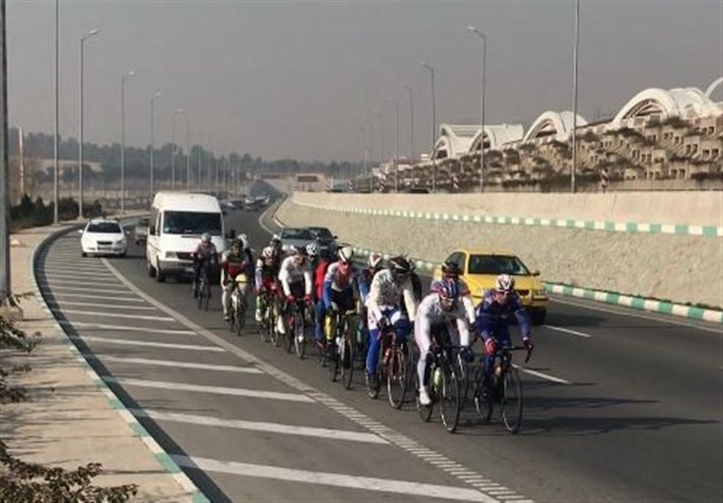 تمرینات ملی‌پوشان دوچرخه‌سواری در هوای آلوده تهران!