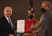 رئیس جمهور پاکستان نشان هلال این کشور را به چاووش اوغلو اعطا کرد