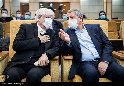 محسن هاشمی رئیس شورای شهر تهران و محمدرضا عارف در ششمین مجمع عمومی حزب ندای ایرانیان